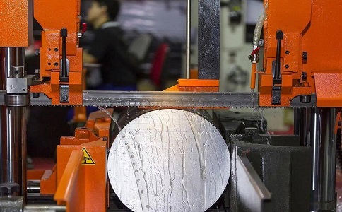 炎陵立式金属带锯床切削出现跑带故障解决方法！